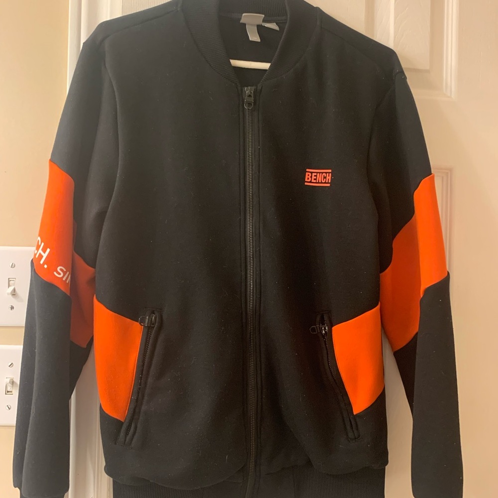 Bench zip sweater